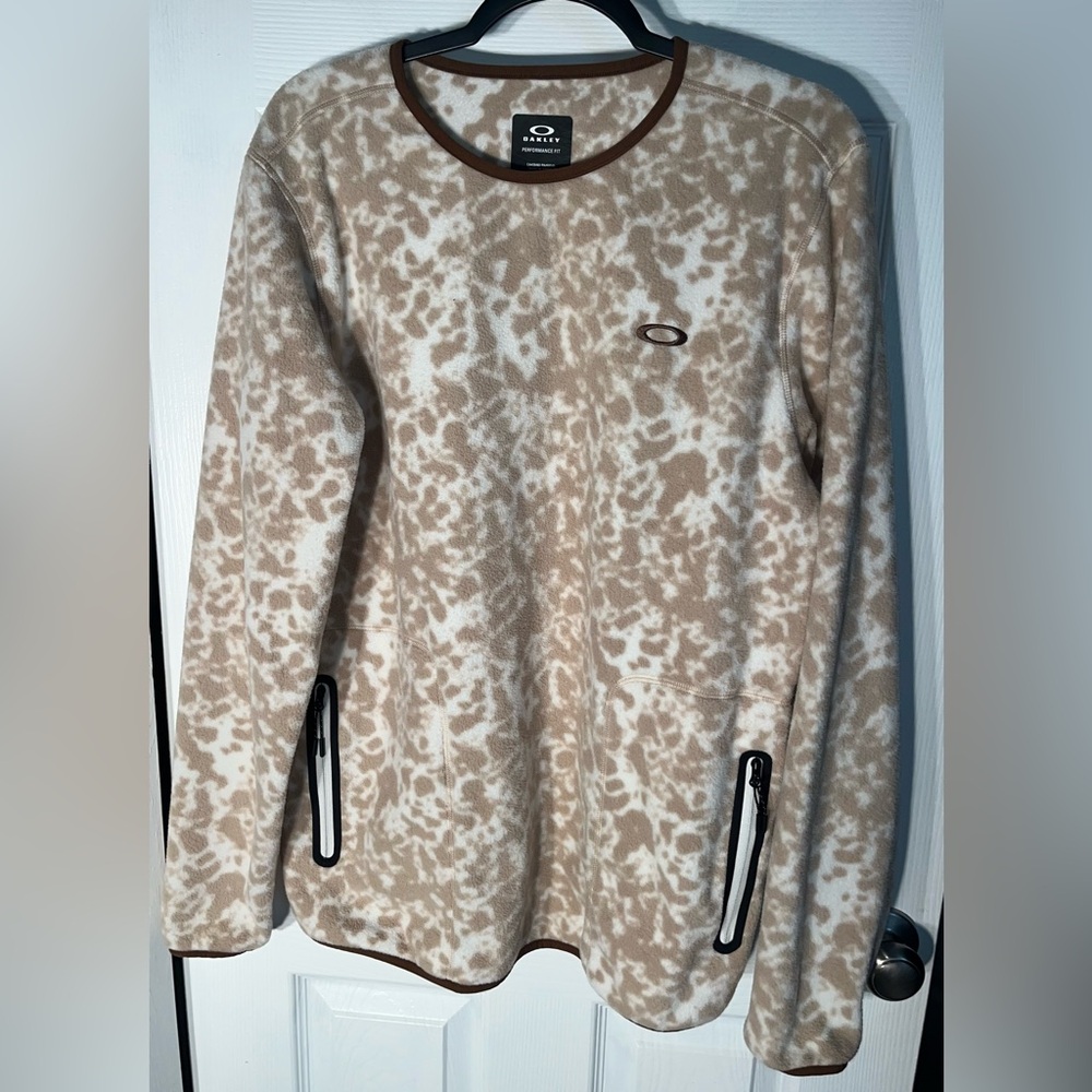 Oakley Beige and White Patterned Fleece Pullover